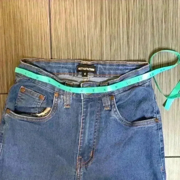 Pretty Little Thing Women's Blue Medium Wash High Rise Denim Skinny Jeans Size 6 - Picture 3 of 8